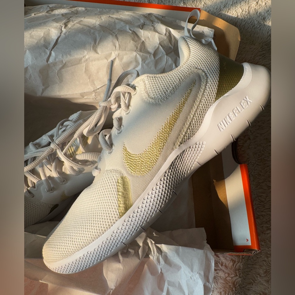 Nike Flex Experience Sneakers White and Gold